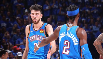 火箭队核心球员赛季报销 5000万合约泡影，球队前景堪忧策略待调整