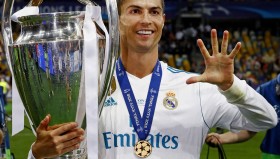 英冠榜首争夺战：莱切斯特城对决考文垂，悬念迭起